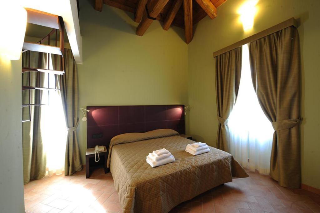 Magione Papale Relais Hotel L'Aquila Room photo